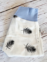 Load image into Gallery viewer, 6-12m Harem Trousers, Large Black Feather Print on white Harems